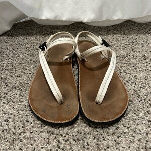 Earth Runners. Size 8.5. Cloud white.
